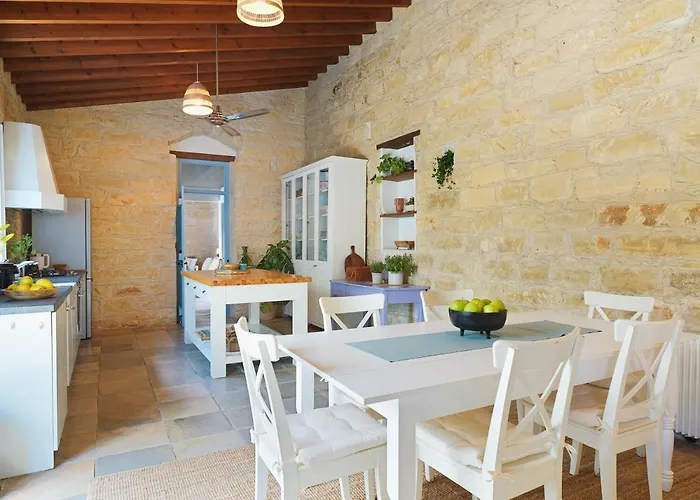 Avgoustis Villa Páhna