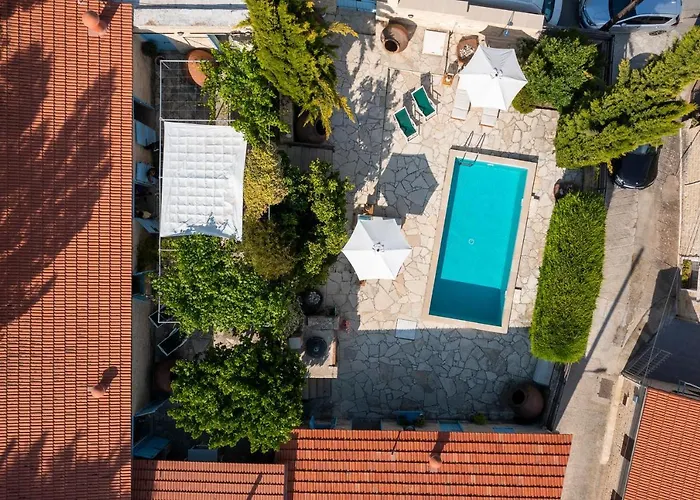 Avgoustis Villa Páhna